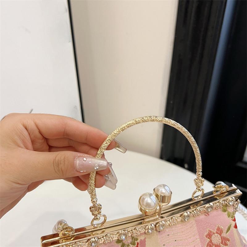 2024 New Chinese Style Pink Embroidered Pearl Chain Handbag Trendy Retro Shoulder Bag Women's Wedding Handbag Dinner Clip Bag