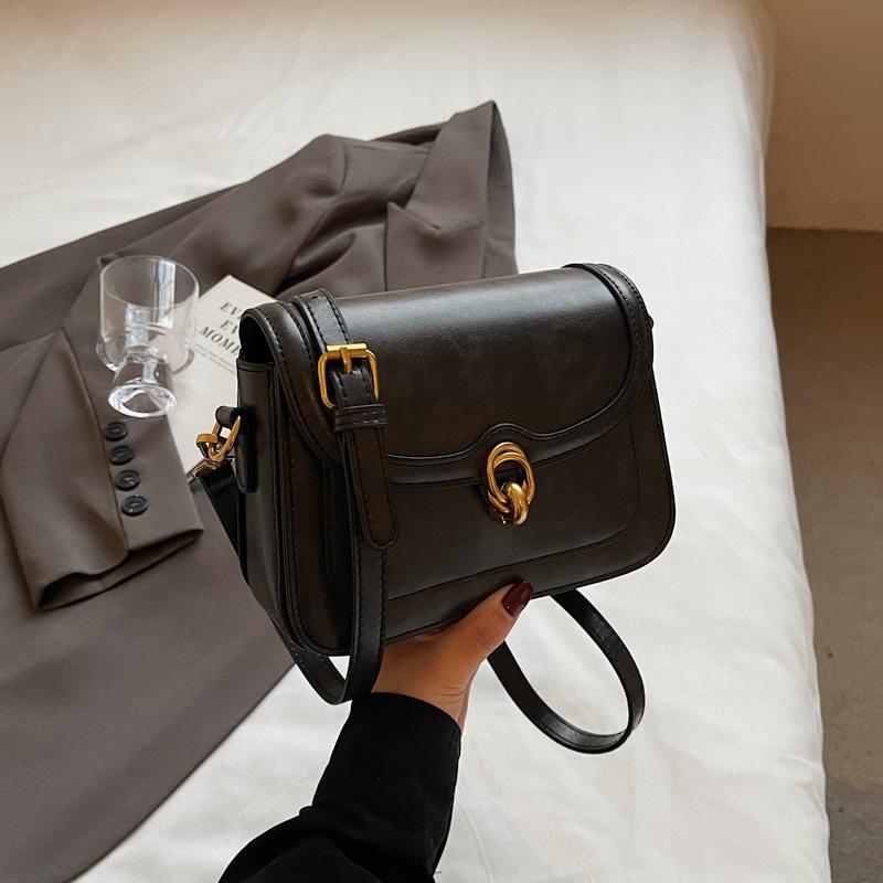 

Popular small square bag women s autumn and winter new retro fashion niche shoulder messenger bag