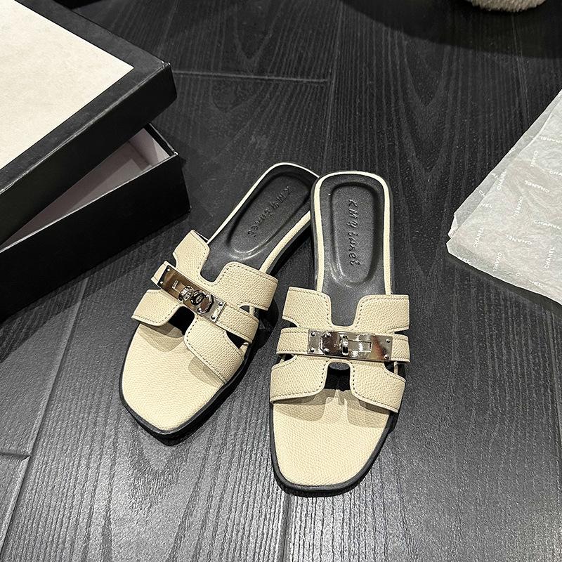 Flat-bottomed Slippers Women's 2025 Summer New Fashion and Versatile Outer Wear One-word Sandals Internet Celebrity Popular Beach Shoes