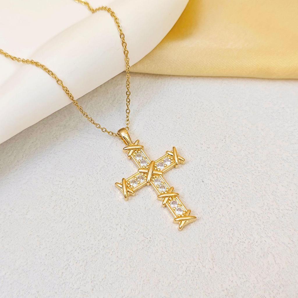 Women's Gold-Plated Copper Necklace: Luxury Fu Lu Pendant Clavicle Chain - Versatile Fashion Accessory