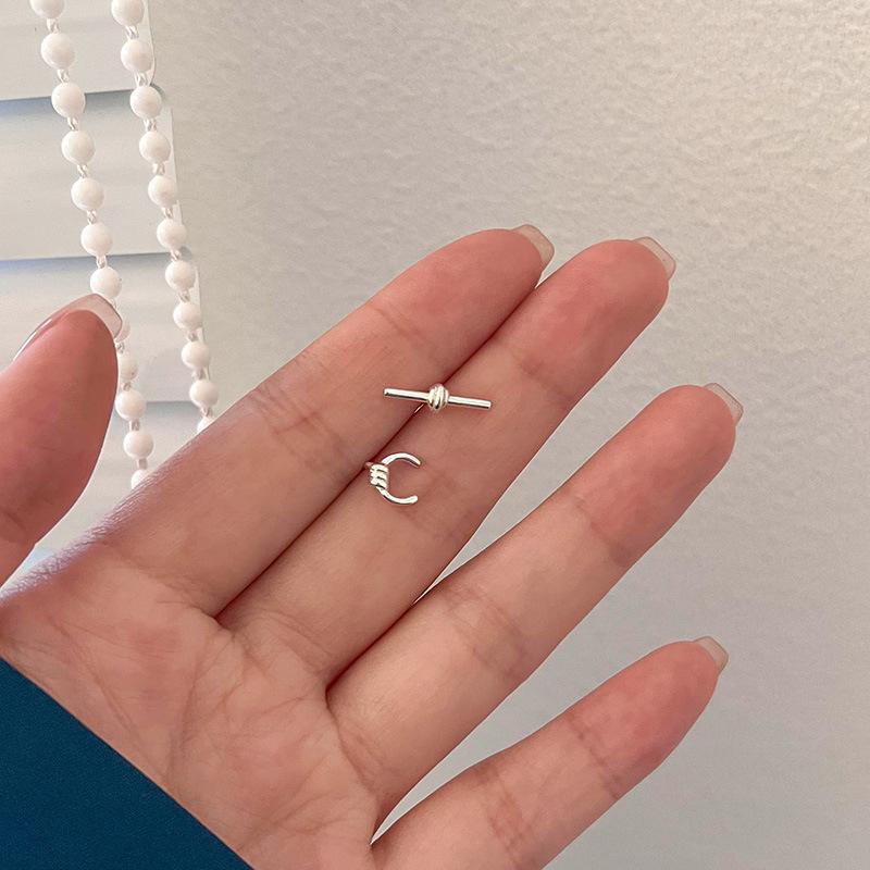 

ANENJERY Нові літні асиметричні прості сережки-гвоздики з намистинами у формі букви С для жінок. Універсальні сережки. золотий