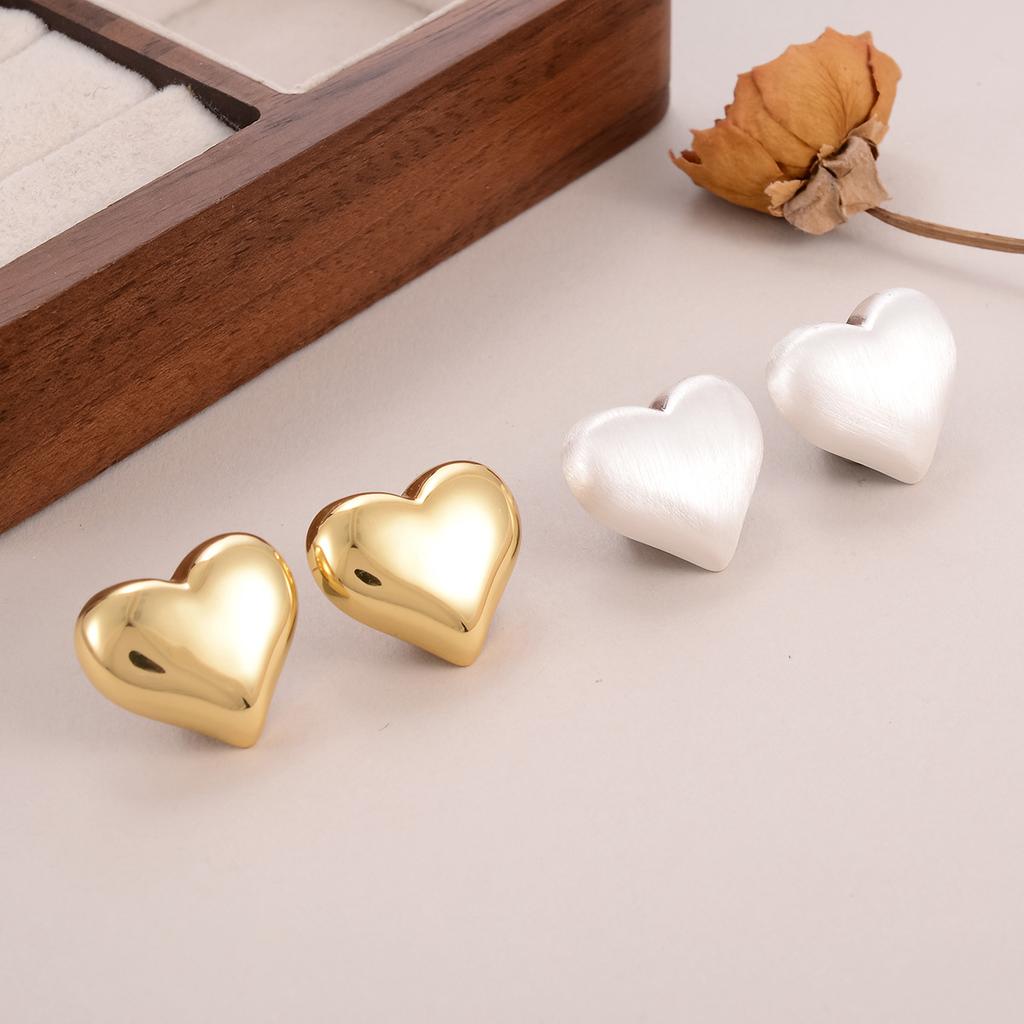 Love Glossy Earrings Do Not Fade Versatile Basic Course Simple Three-dimensional Earrings Fashion Temperament Niche Design Earrings