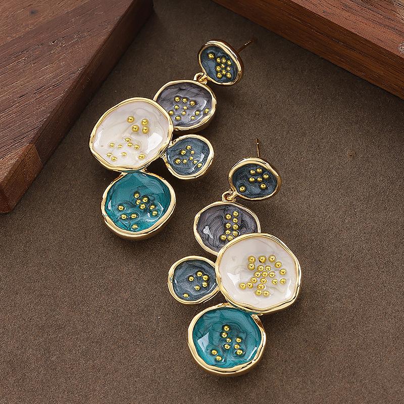 

European and American fashion exaggerated personality enamel drop glaze splicing flower earrings women s fashionable atmosphere holiday style earrings зелений