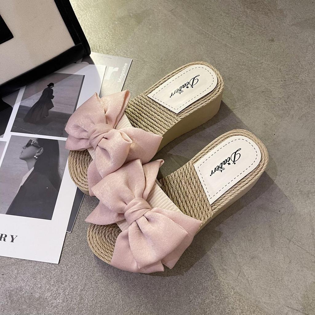 Non-slip lightweight sweet explosive slope heel slippers women's beach slippers women's 2025 summer new Internet celebrity sandals go out