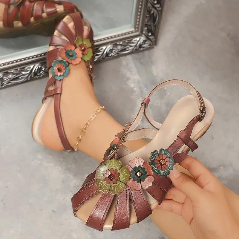 Fashion 2025 New Summer Women's Vintage Ethnic Floral Buckle Low Heel Sandals Casual Leather Shoes Retro Style Closed Toe Sandalszapatos