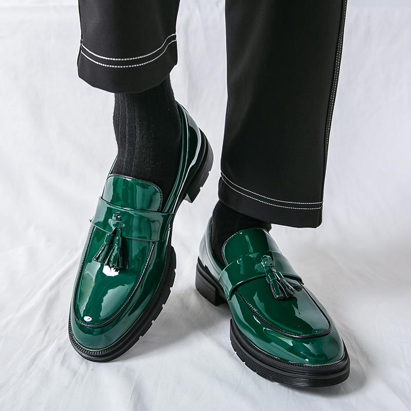 Fashion Fashionable Tassel Leather Shoes for Men High-quality Patent Leather Glossy Loafers Korean Version Pointed Business Office Shoes