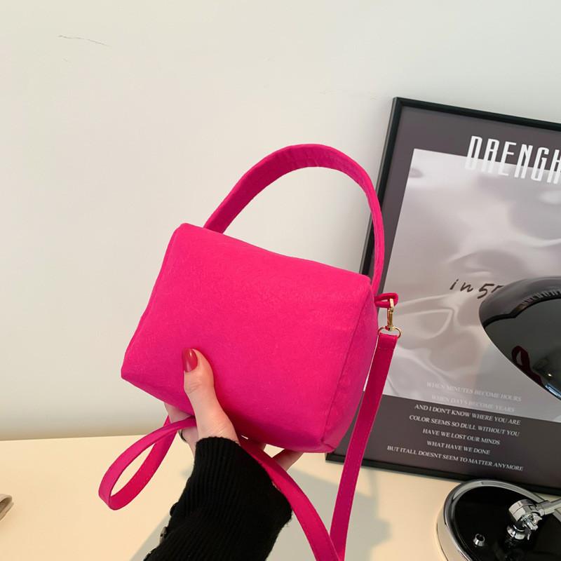 Trendy 2023 Ladies Bag Spring New Retro Casual Commuting Shoulder Bag Minimalist Design