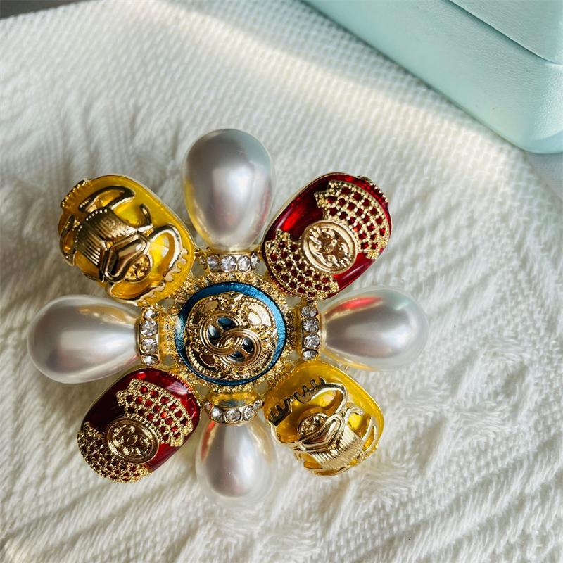Brooch Baroque Court Style Simulation Pearl Corsage Pins for Women Men Vintage Accessories