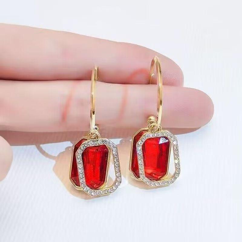 Elegant Rhinestone Geometric Stud Earrings: High-End Trendy Jewelry for Women