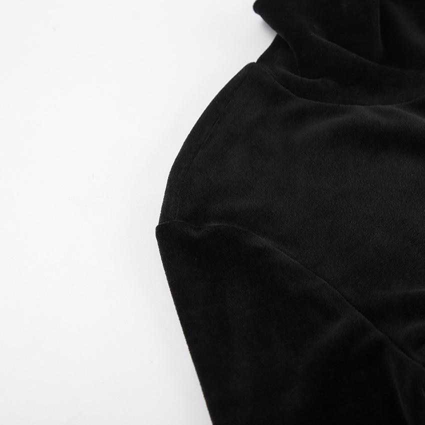 Elegancka Srebrna Welurowa Dopasowana Sukienka z Wysokim Dekoltem - Moda Jesień 2024