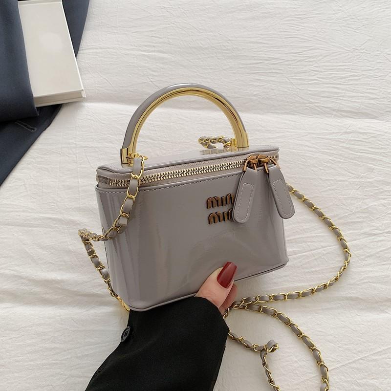 

2025 autumn new high-value hand bag simple shoulder crossbody bucket bag Korean version oil wax leather chain bag серый