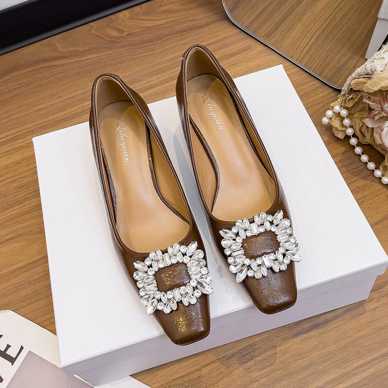 

Square head high heels thick heels are not tired feet 2025 spring new large size women s shoes red rhinestone square buckle medium heel single shoes 42 коричневий