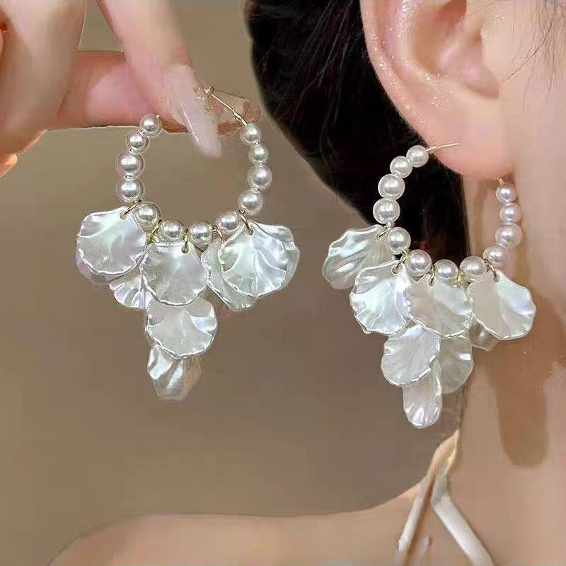 Exquisite Pearl Shell Flower Drop Dangle Earrings for Women Exaggerated Personality Korea Earring Hoop Jewelry Accessories Gift