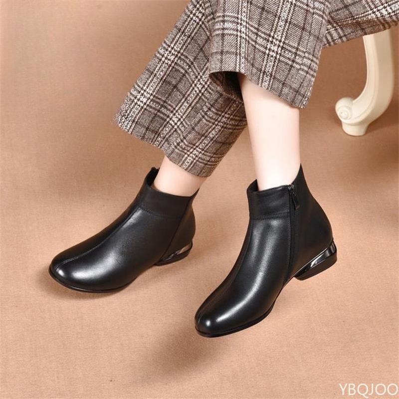 Women's Autumn Winter New Fashion Versatile Retro Short Boots Low Heel Anti Slip Simple Comfortable Round Toe Women's Shoes