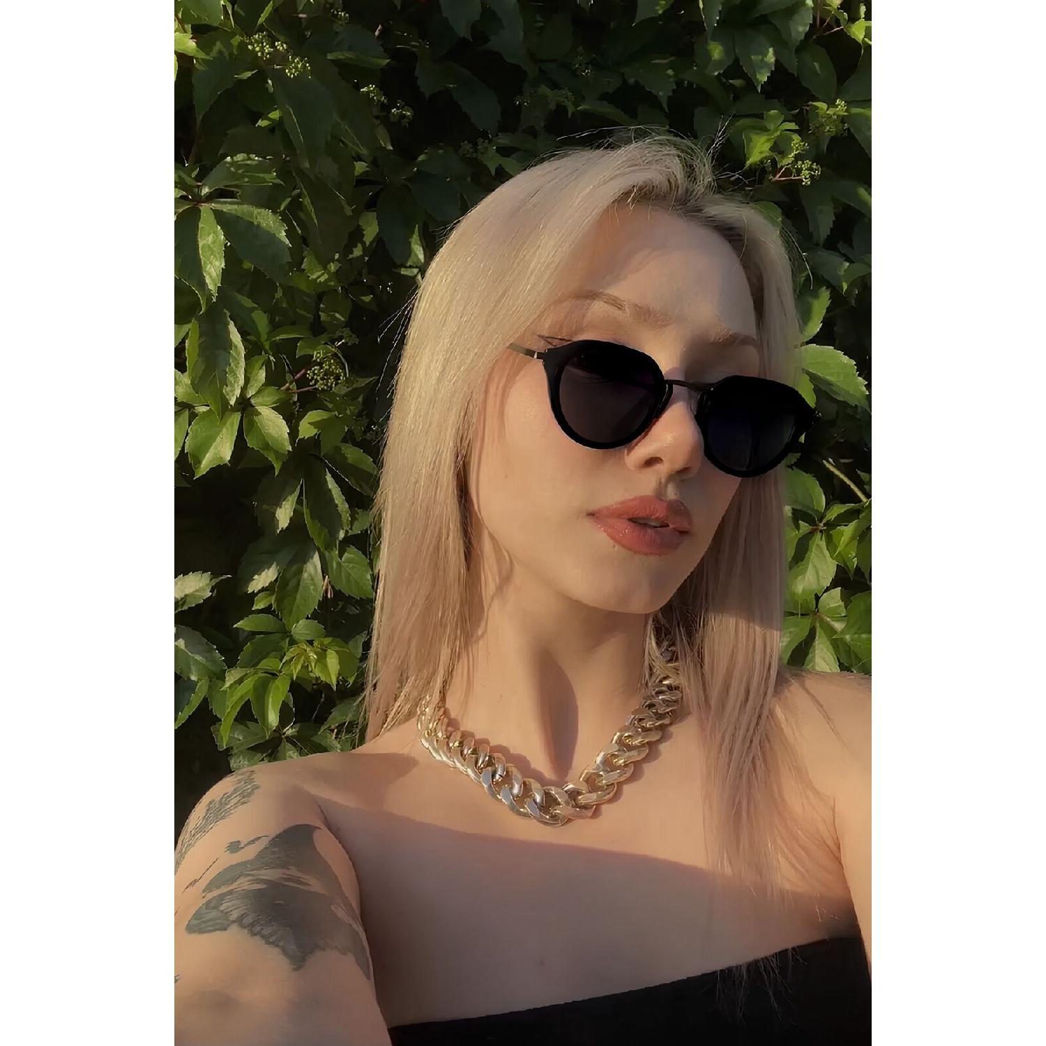 

Bumble Unisex Black Sunglasses