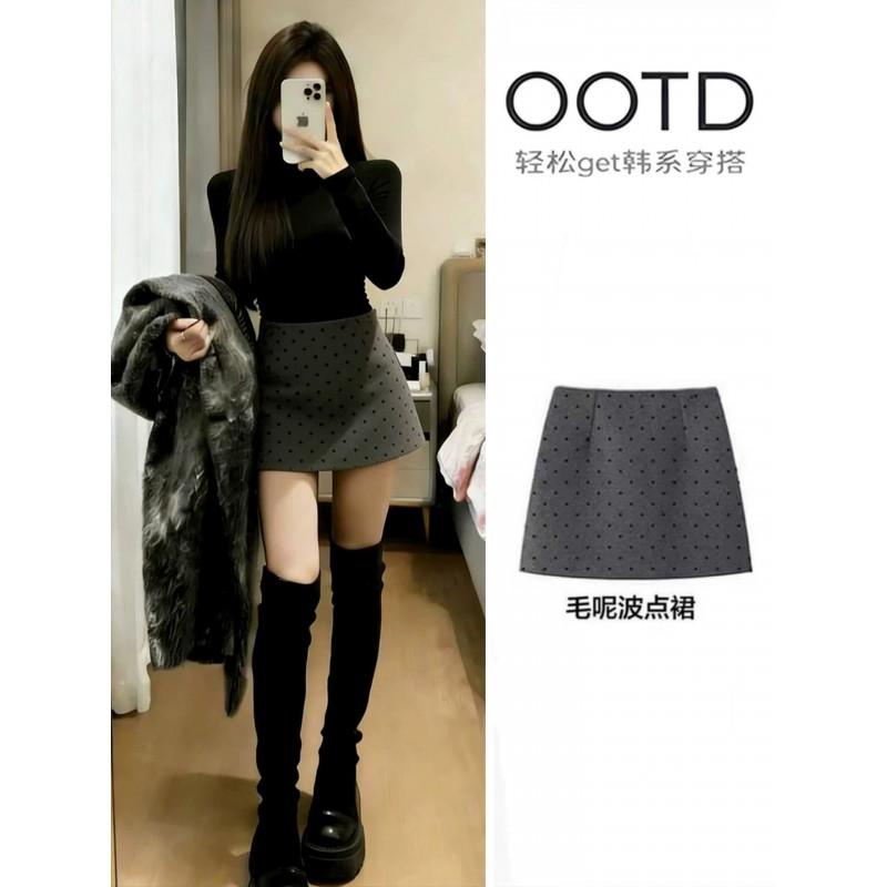 Womens Black Round Neck Long Sleeve T-Shirt Slim Fit Korean Style Casual Base Layer Top