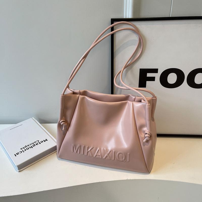 

Premium commuter large-capacity bag women s new casual versatile shoulder bag tote bag