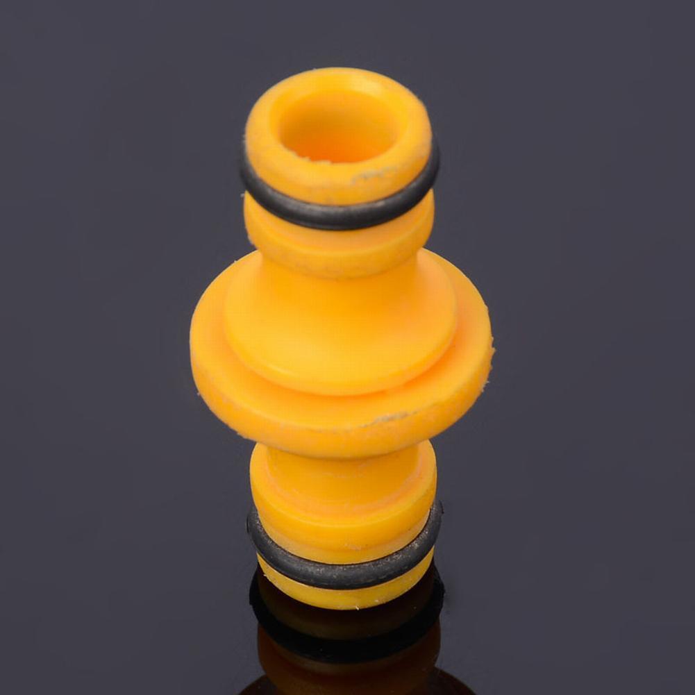 Conector de acessórios para mangueira juntando 2 acessórios de jardim