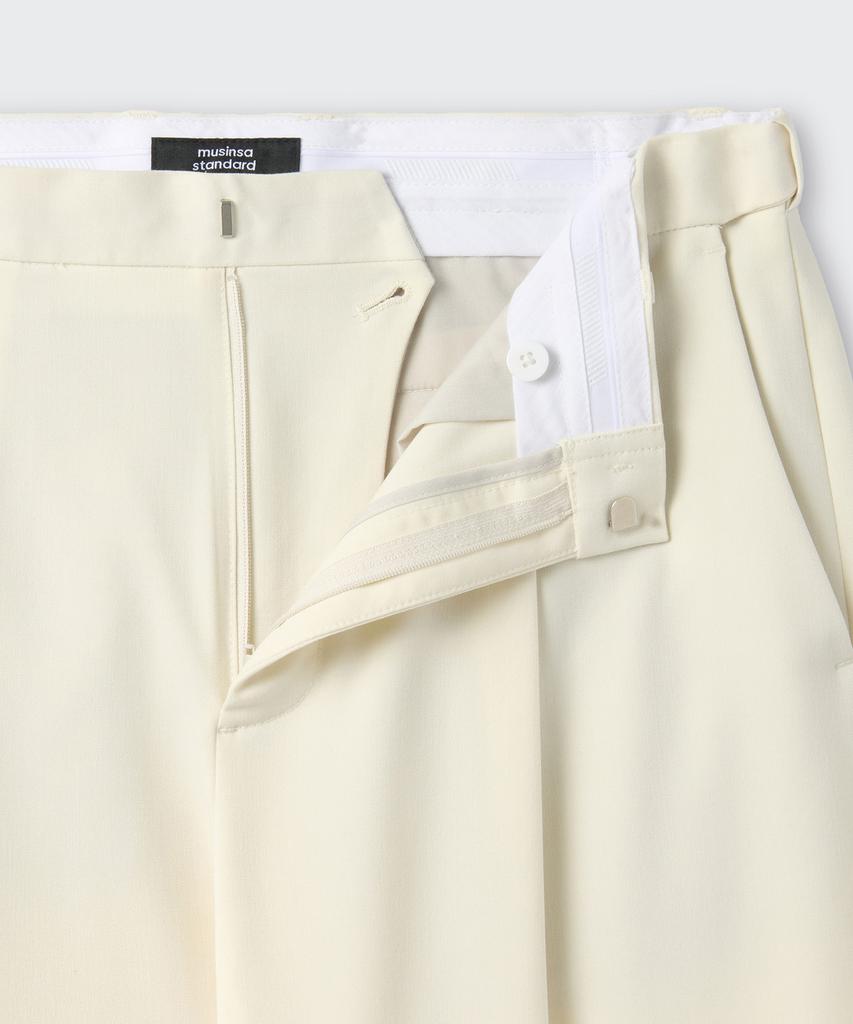 MUSINSA STANDARD Wide Bermuda Hidden Banding Half Slacks [Cream]
