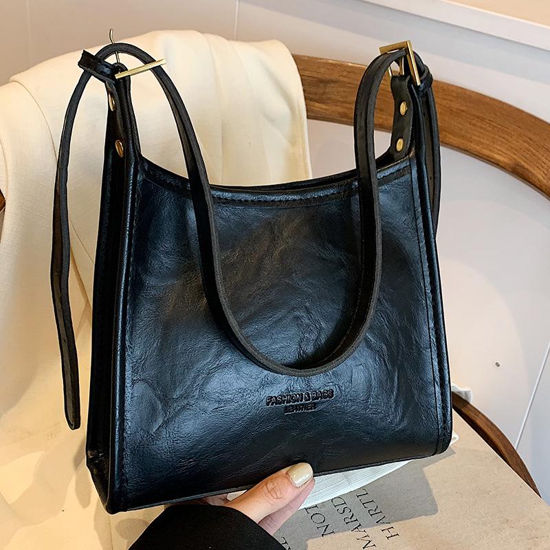 Large Capacity Tote Bag Autumn and Winter New Underarm Bag for Women Ins Fashion Crossbody Bag Retro Versatile Shoulder Bag