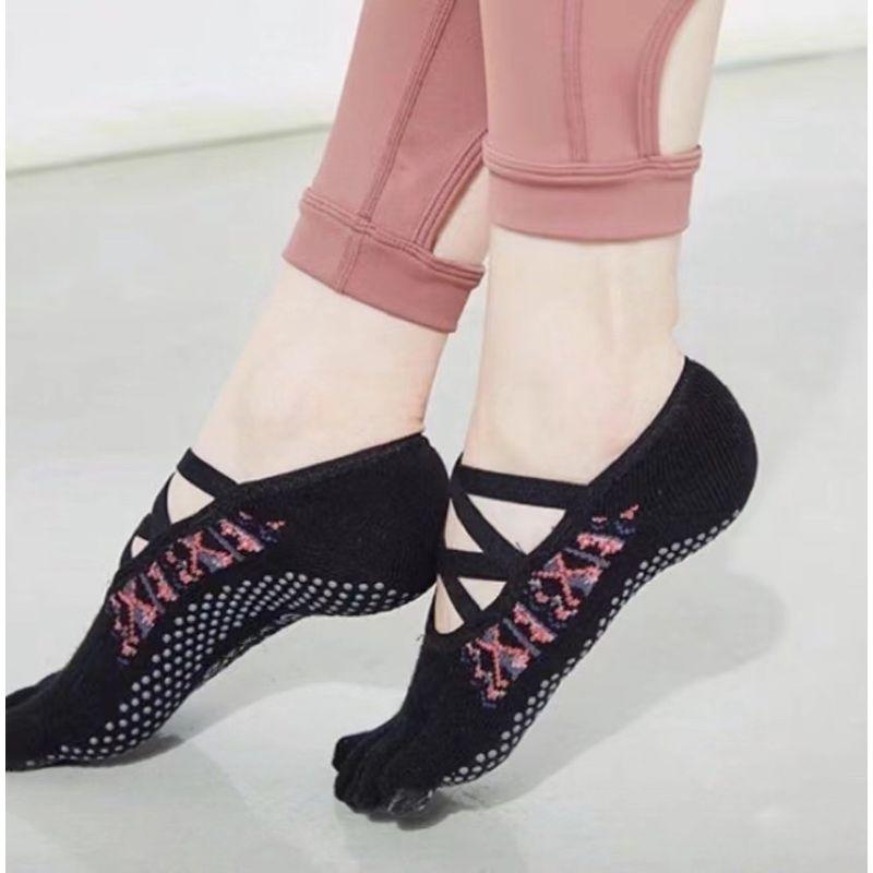 

South Korea Brand Sixhys Professional Non-Slip Socks Pilates Aerial Yoga Dance Aerobics Dispensing Socks Black Weaving Flower