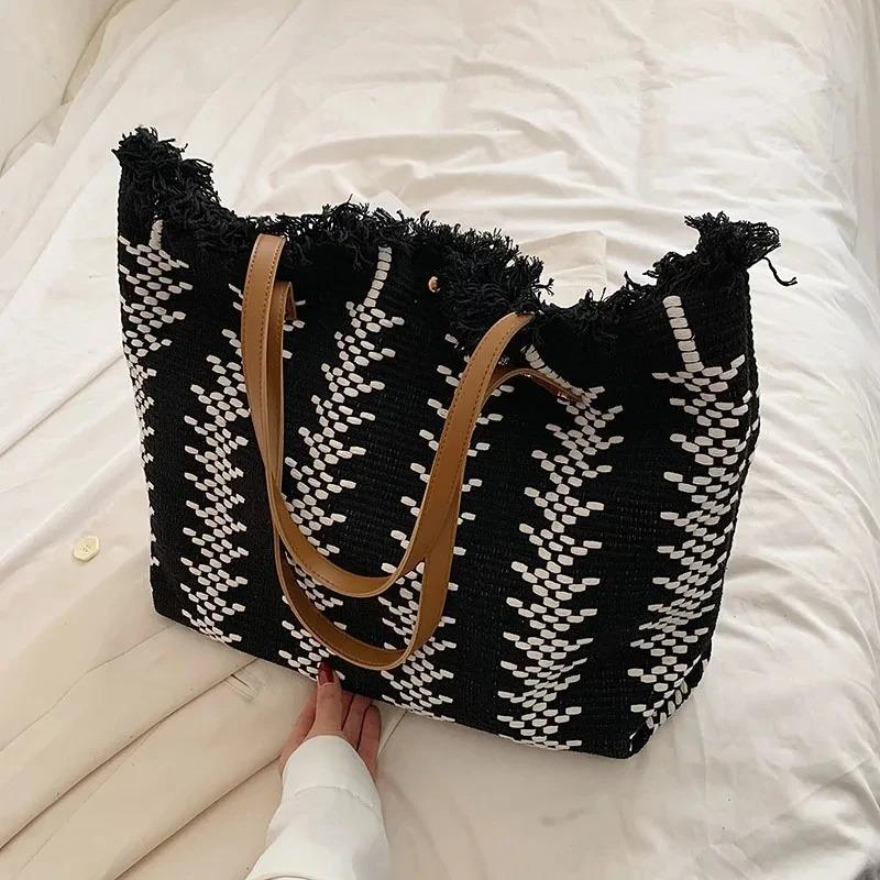

Simple Fashion Tassel Weaving Shoulder Bag Multifunctional Ladies Large Capacity Tassel Handbag Women s Casual Handbag See detail image чёрный