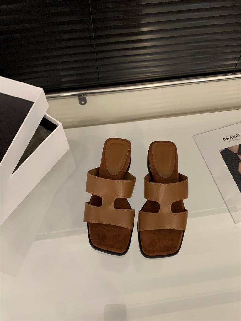 Soft-soled versatile French small cool slippers women's shoes outer wear 2025 summer slope heel thick-soled skirt beach sandals