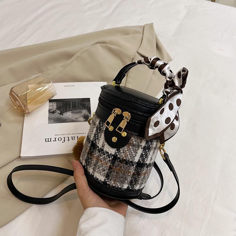 

Женская осенняя фактурная сумка-цилиндр через плечо 2022 года с подвеской своими руками Without Pendant