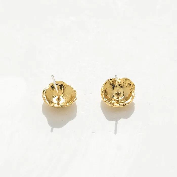 The Unwounded Shell Earring, Gold