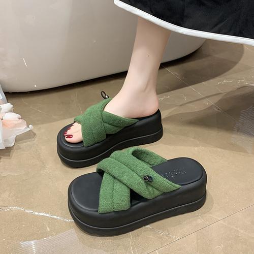 

Модные тапочки женские летние 2024 года, новые кроссовки All-match с утолщенной подошвой, корейская версия, домашняя и уличная одежда, сандалии, шлепанцы 39 зелёный