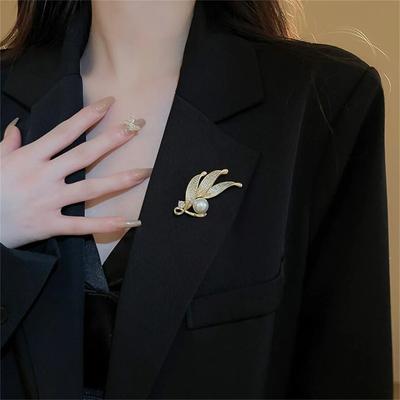 1Pc Leaf Plant Brooch Delicately Inlaid With Zircon Pins, Romantic And Trendy Jewelry Accessories, Men's And Women's Party Gifts