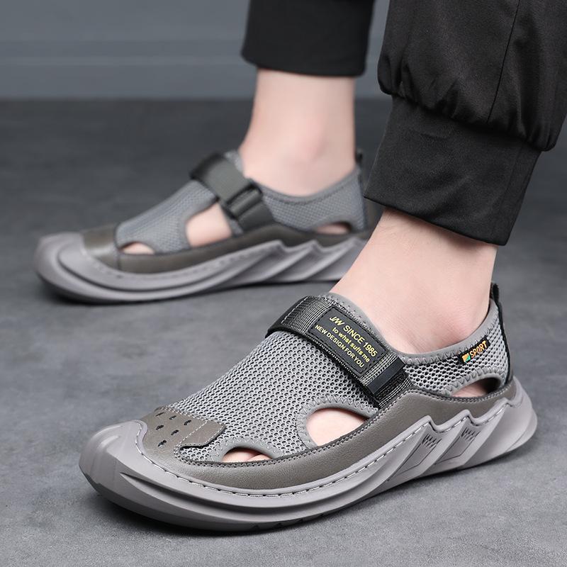 Hollow Men's Sandals Soft Sole Summer New Vietnam Rome Leisure Beach Hole Hole Hundred Towers Bag Head Leather Shoes