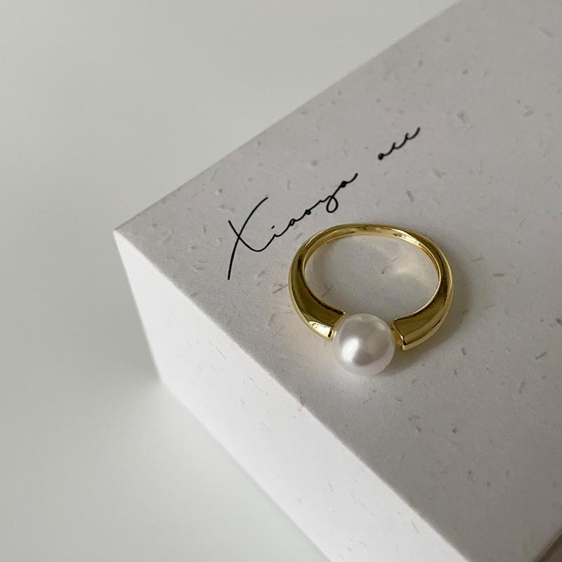 Cold And Smooth Metal Pearl Ring, Female Niche Design, Elegant Temperament, Fashionable And Exquisite, Versatile Ring Ring.