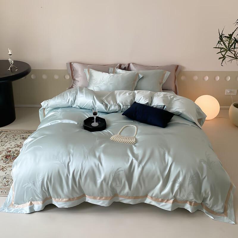 

Grace Water-Light Jacquard Sateen Quilted Bedding Set