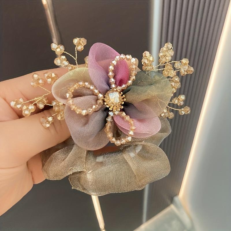 Elegantes Organza-Kristallblumen-Haargummi, Raffinierter Lila- und Brauner Zopfhalter mit Perlendetails, Perfekt für Jahrestage, Besondere Anlässe