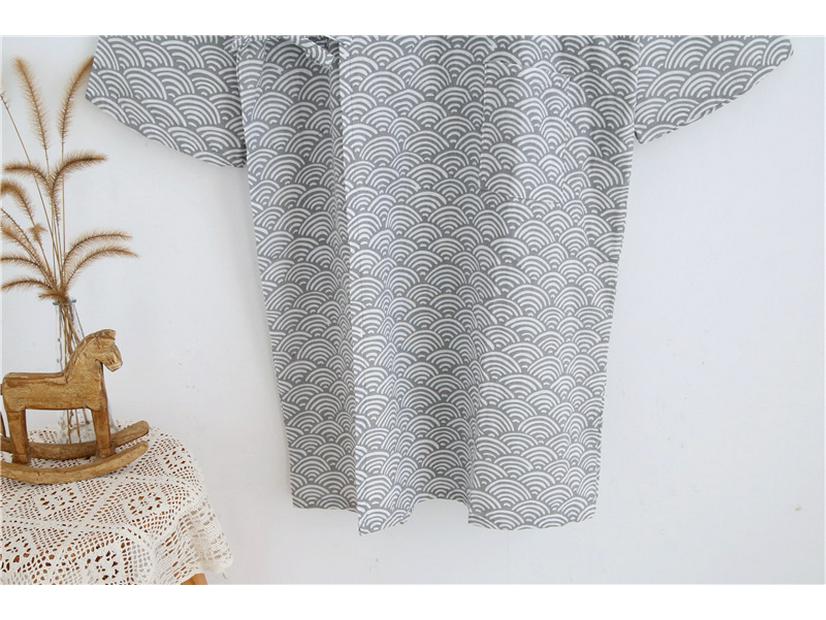 Men's Mid-Length Cotton Gauze Kimono Robe - Seigaiha Pattern, Lightweight and Loose-Fit Pajama-Style Bathrobe