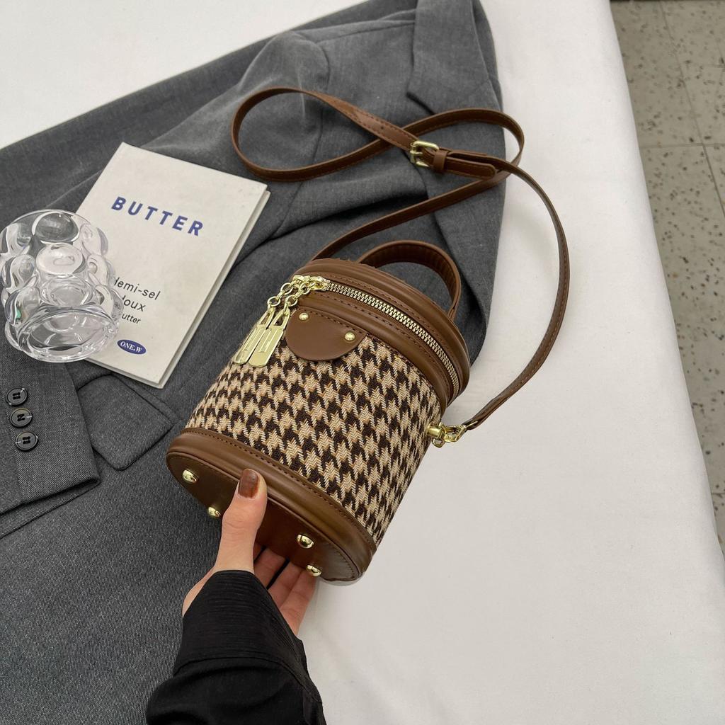 Retro Versatile Small Bag Women's Autumn New Fashion Niche Messenger Bag Texture Diamond Portable Bucket Bag