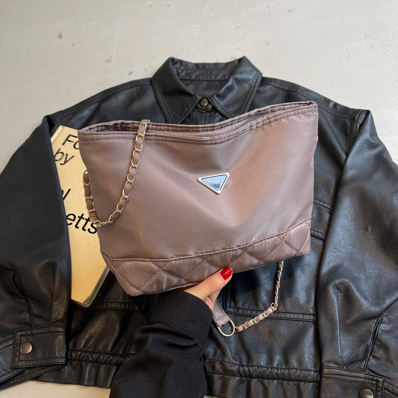 2025 New Versatile Women's Shoulder Bag Chain Women's Bag Large Capacity Rhombus Crossbody Bag Wandering Tote Bucket Bag