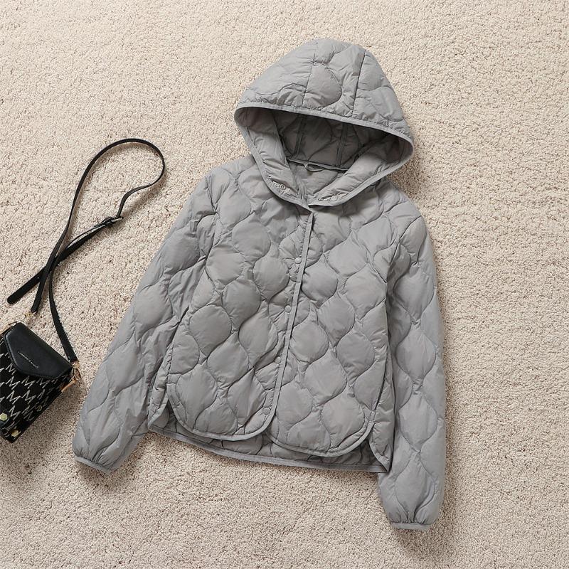 Neue leichte und dünne Kapuzen-Herbst- und Winterkürbis-Kurzdaunenjacke für Damen, warm, locker und vielseitig, klassische Jacke