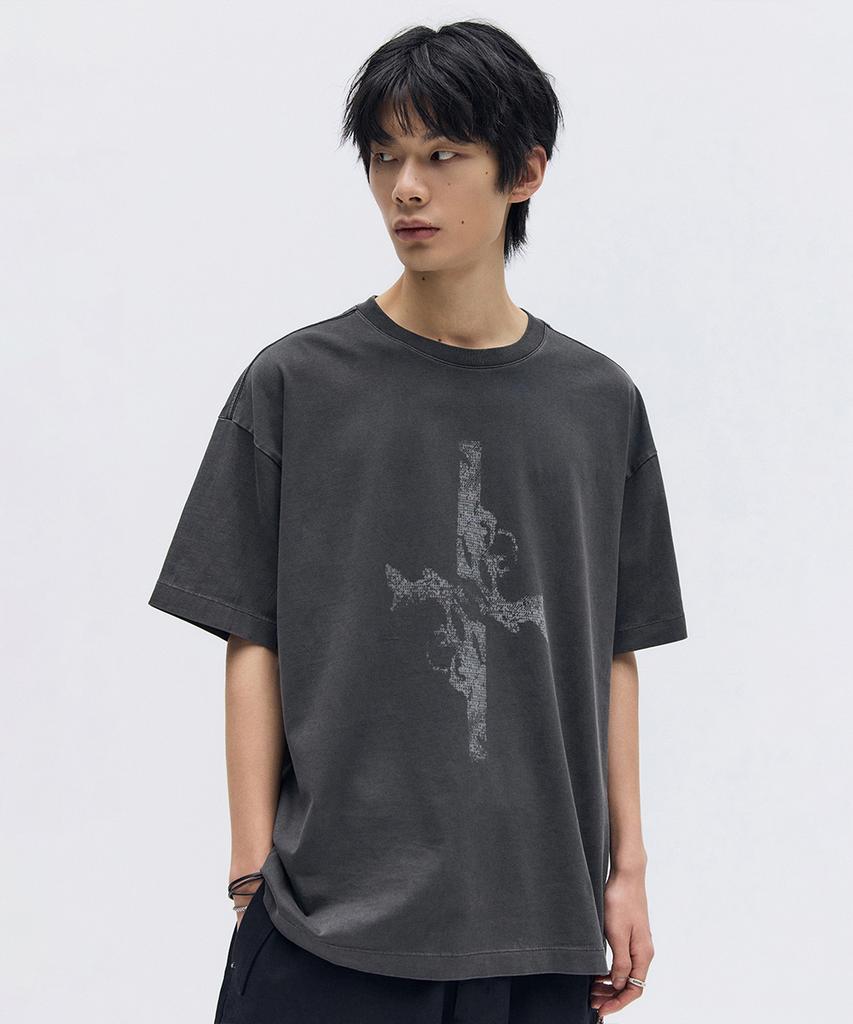 MAISON MINED Cross Gun Graphic Half T Charcoal