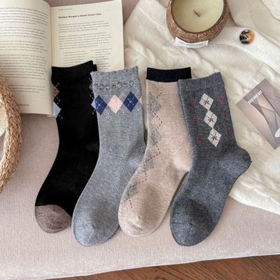 Woolen Boneless Pile Socks with Contrasting Color Diamond-shaped Patterns, Warm and Retro Mid-calf Socks for Autumn and Winter