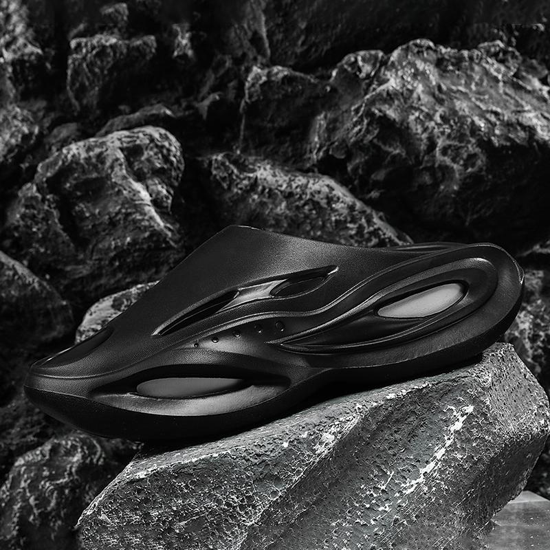 Fashion Lightweight Couple Slippers Summer Non-slip Wear Resistant Men's Slippers Men's and Women's Soft Soled Beach Slippers