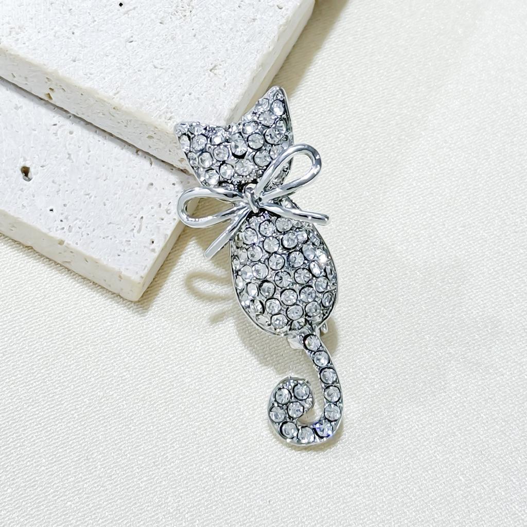Cute Kitten Brooch Men'S And Women'S Fashion Versatile Diamond-Encrusted Butterfly Brooch Cardigan Pin Suit Corsage Accessories