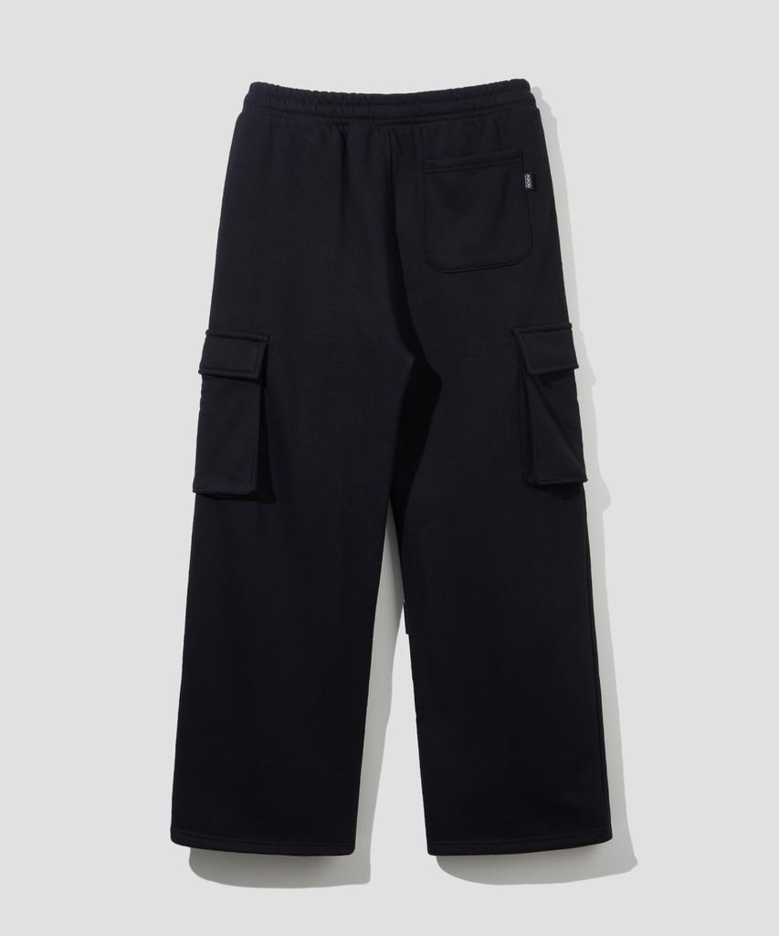 AGOD (Fleece-Lined) Single-Pleat Cargo Sweatpants [Black]