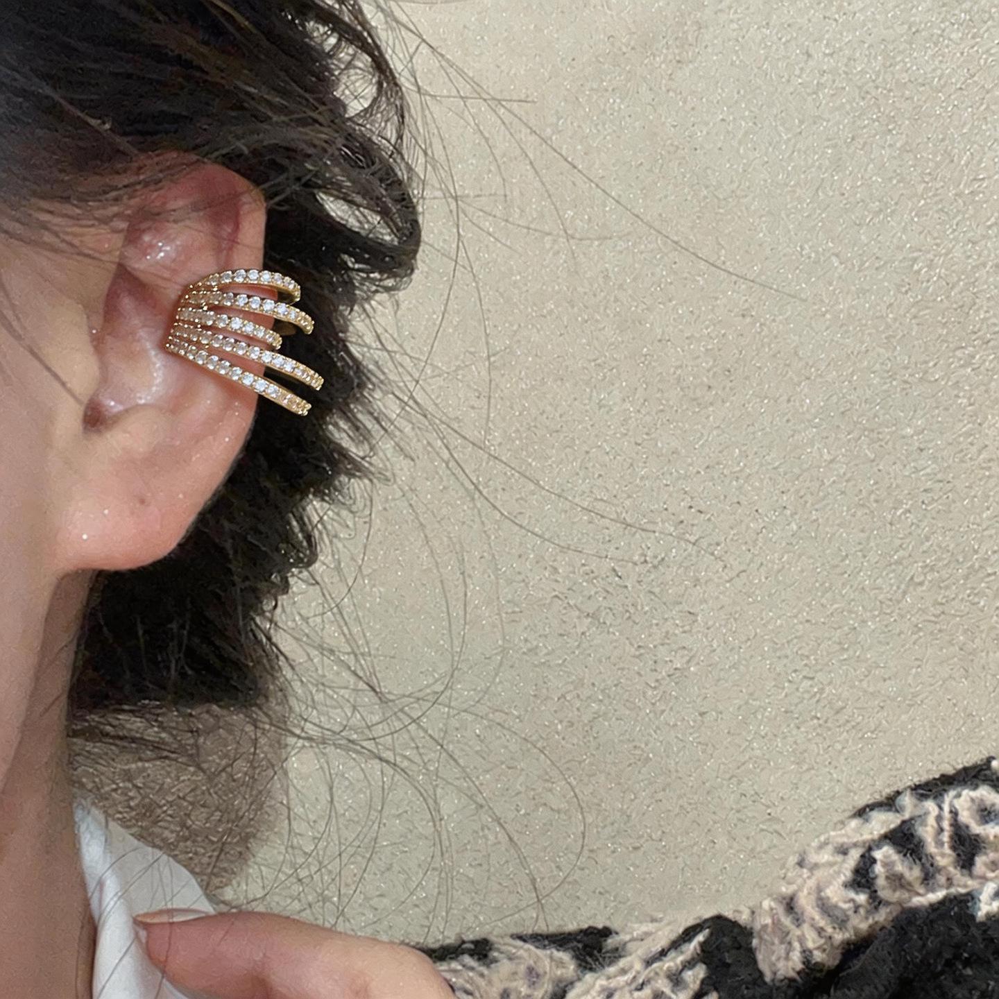 Wide-Edged Rhinestone Elf Ear Clip: Elegant, Non-Piercing Jewelry for Women