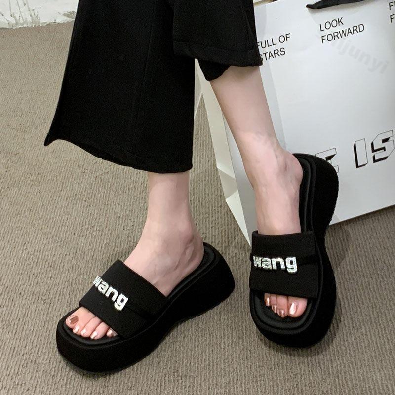 Women's Slippers 2025 New Comfortable Platform Sandals Concise Outdoor Women‘s Closed Toe Beach Muje Summer Shoes