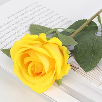 5 Stück Künstliche Rote Rosen Simulierte Blumen mit Biegsamen Stielen Realistische Falsche Rosen für Hochzeit Zuhause Blumengesteck Fotografie-Requisiten