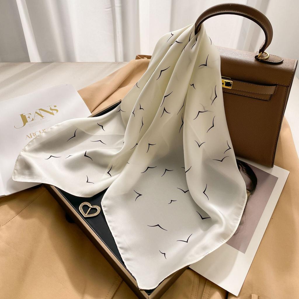 70 Small Square Scarves, Silk Scarves, Women'S Thin Versatile Sunscreen Scarves, Professional Scarves, Tied Bags, Headbands.