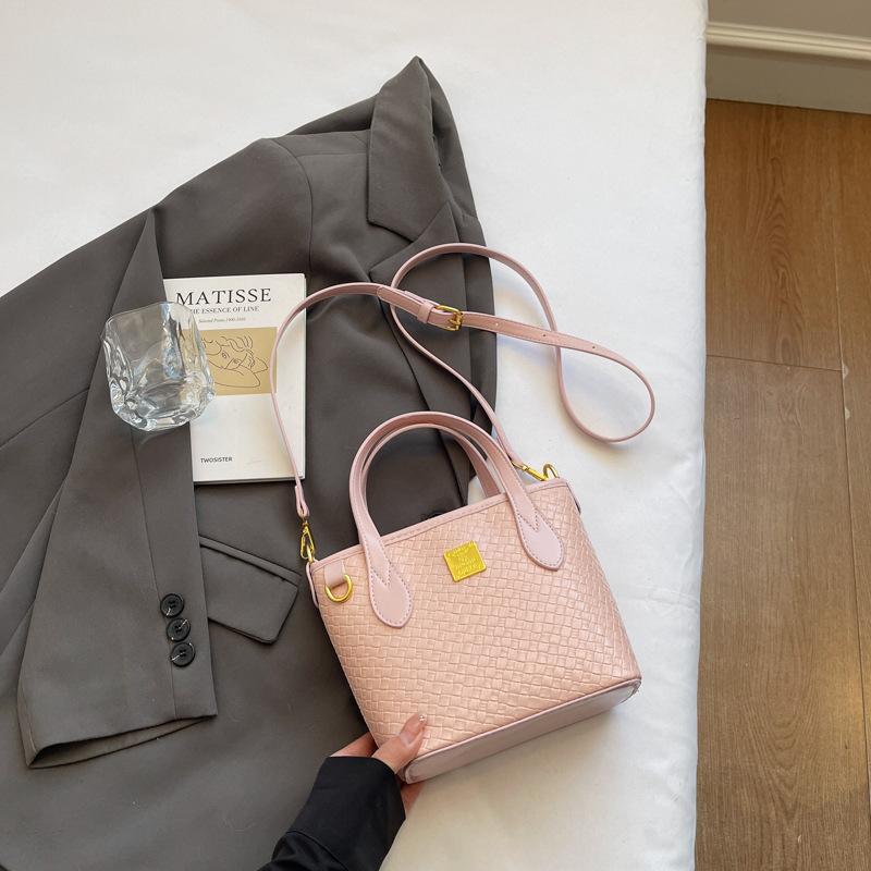 2025 Summer New Textured Woven Large-capacity Women's Bucket Bag Niche Versatile Portable Shoulder Commuter Bag