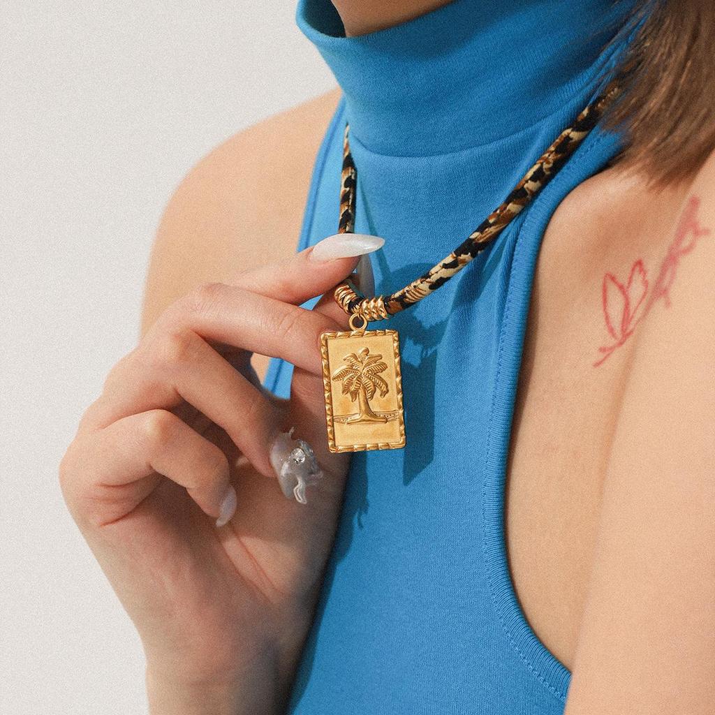 Leopard Print Nylon Rope Pendant Shell Sun Necklace - Cool, Exaggerated, Stainless Steel Design Showcasing Individuality.